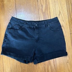 Time and Tru Womens 14 Mid Rise Black Cuffed Shorts Stretchy Pockets